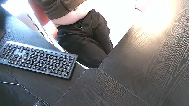 Snapshot of TRESBONNEBITE chatting on 12/21/25, 02:08 TRESBONNEBITE online show from 12/21/25, 02:08