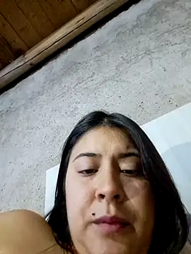 Estefanny Lolyy online show from 04/17/26, 05:21