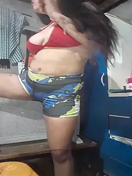 Snapshot of Estefanny_Lolyy chatting on 06/30/26, 02:11 Estefanny Lolyy online show from 06/30/26, 02:11