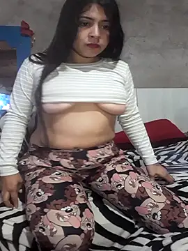 Snapshot of Estefanny_Lolyy chatting on 07/02/26, 01:06 Estefanny Lolyy online show from 07/02/26, 01:06