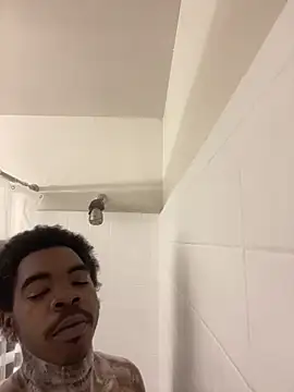 Snapshot of JaHavin- chatting on 04/14/26, 04:01 JaHavin- online show from 04/14/26, 04:01