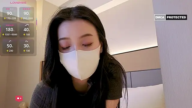 nayomi 34f online show from 04/13/26, 03:38