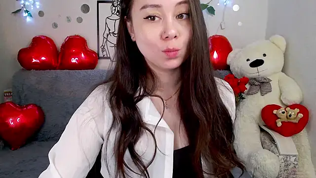 AlinaEleven online show from 04/17/26, 11:29