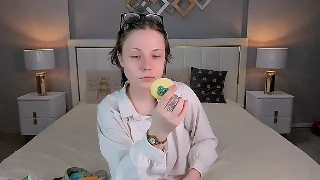 YONA WINK online show from 03/23/26, 05:51