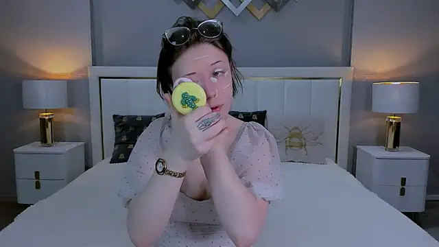 YONA WINK online show from 04/13/26, 05:22