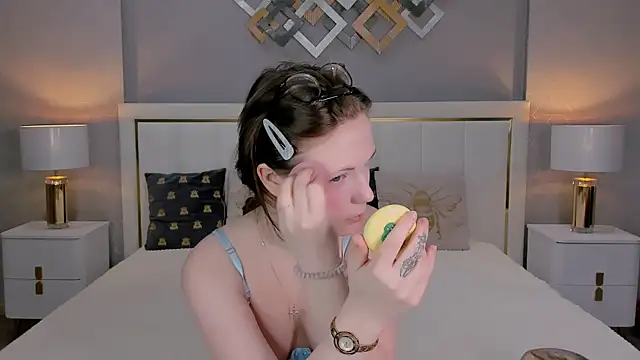 YONA WINK online show from 03/25/26, 05:51