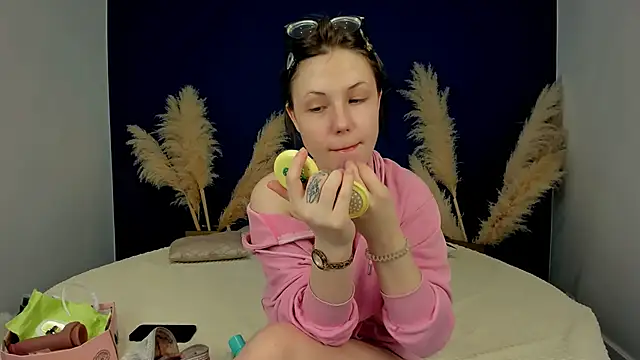 YONA WINK online show from 03/21/26, 05:52