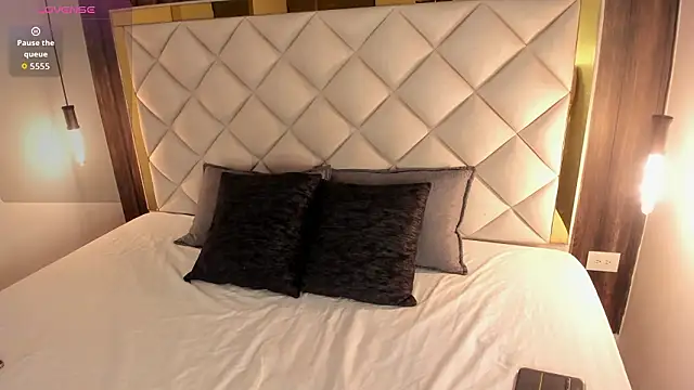 viiolet whitee online show from 03/18/26, 11:13