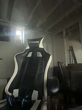 Snapshot of DkAuxier1 chatting on 12/15/25, 06:58 DkAuxier1 online show from 12/15/25, 06:58