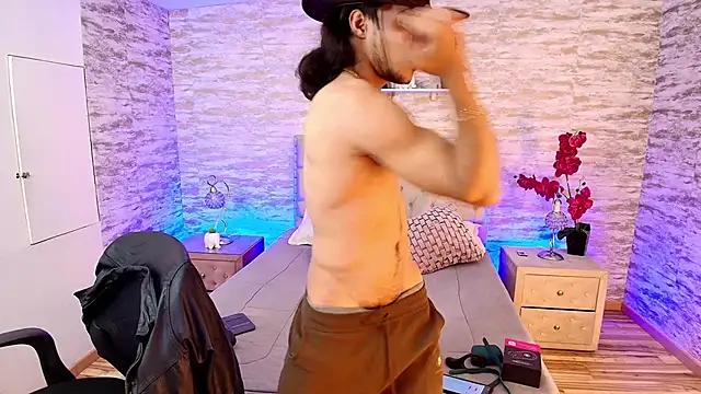 PatrickS25 online show from 12/04/25, 04:44