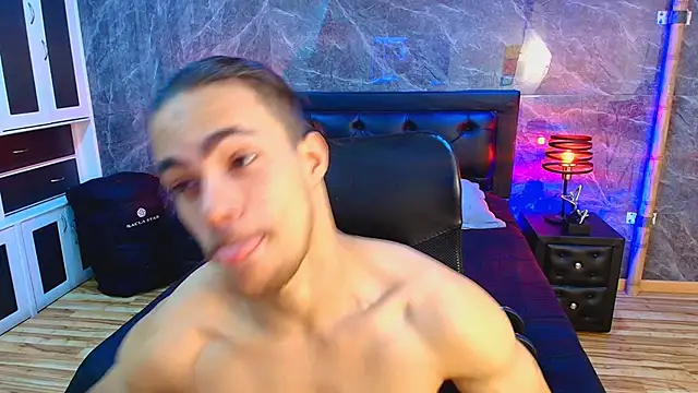 PatrickS25 online show from 12/21/25, 04:03