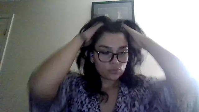 Snapshot of lunabellaX0 chatting on 12/03/25, 11:04 lunabellaX0 online show from 12/03/25, 11:04
