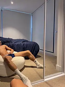 Snapshot of TheDomTop chatting on 12/01/25, 07:31 TheDomTop online show from 12/01/25, 07:31