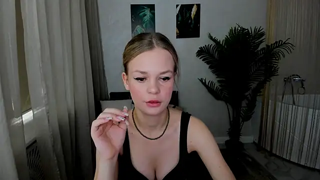 MidnighteAura online show from 07/15/26, 04:19