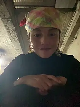 Snapshot of Lilik2 chatting on 12/15/25, 12:11 Lilik2 online show from 12/15/25, 12:11