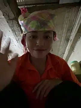 Snapshot of Lilik2 chatting on 12/16/25, 03:27 Lilik2 online show from 12/16/25, 03:27