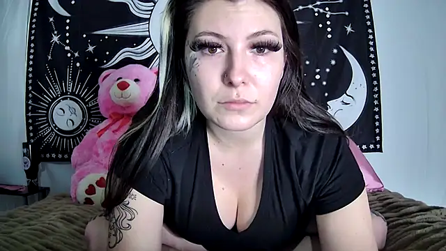 Snapshot of Maexoxo chatting on 02/19/26, 05:04 Maexoxo online show from 02/19/26, 05:04