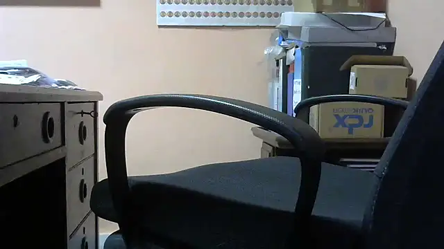 Snapshot of Yoghi65 chatting on 12/01/25, 01:34 Yoghi65 online show from 12/01/25, 01:34