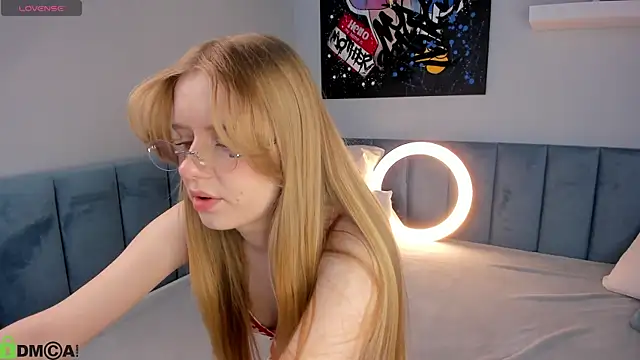 Snapshot of Victori_Fox chatting on 05/03/26, 12:05 Victori Fox online show from 05/03/26, 12:05