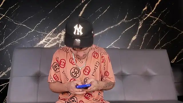 Snapshot of master_king_777 chatting on 12/02/25, 01:35 master king 777 online show from 12/02/25, 01:35