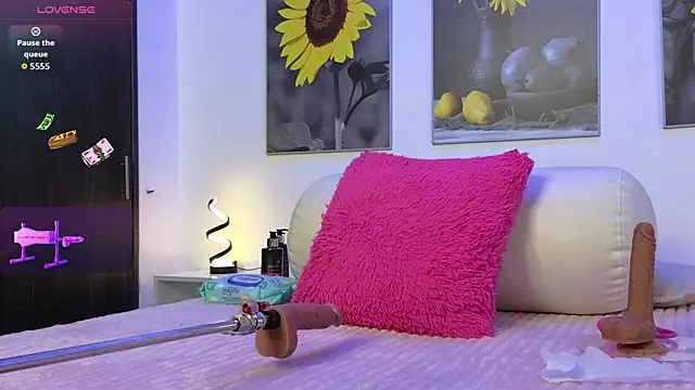 Snapshot of LittleSky__ chatting on 02/23/26, 11:22 LittleSky online show from 02/23/26, 11:22