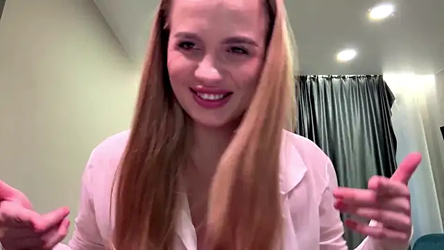 Snapshot of ShirlStyer chatting on 12/17/25, 11:37 ShirlStyer online show from 12/17/25, 11:37