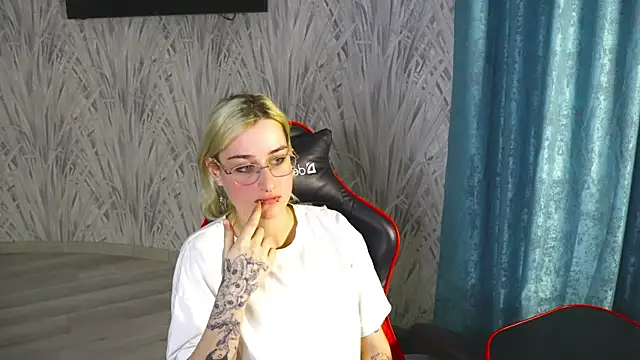 ValerieKirk online show from 12/02/25, 11:23