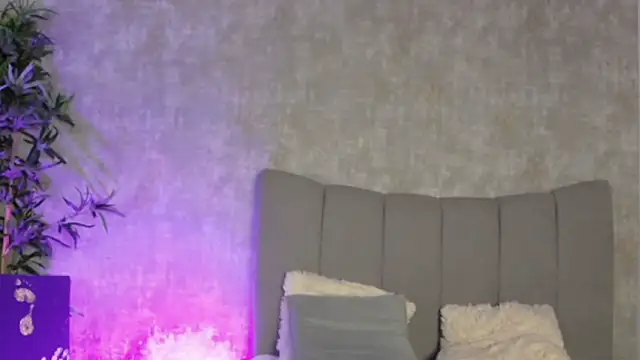 LucyRayy online show from 02/11/26, 08:09