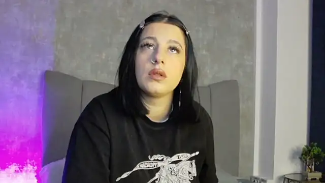 LucyRayy online show from 02/08/26, 08:06