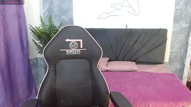 KAMERON TAY online show from 12/18/25, 07:29