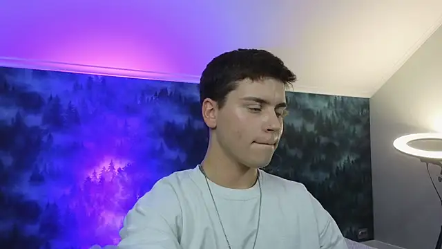 Snapshot of Olie_Sparkle chatting on 12/18/25, 11:30 Olie Sparkle online show from 12/18/25, 11:30