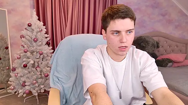 Snapshot of Olie_Sparkle chatting on 12/05/25, 01:27 Olie Sparkle online show from 12/05/25, 01:27