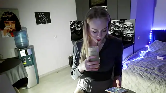 LunaPeony online show from 02/26/26, 04:07