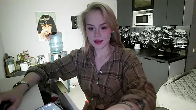 LunaPeony online show from 02/04/26, 04:46