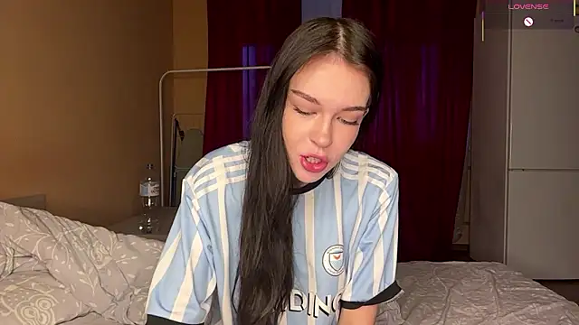 ElliRusk online show from 02/15/26, 04:24