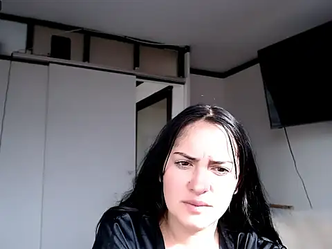 Snapshot of MisNicol chatting on 04/13/26, 12:53 MisNicol online show from 04/13/26, 12:53