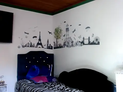 Snapshot of MisNicol chatting on 12/17/25, 12:54 MisNicol online show from 12/17/25, 12:54