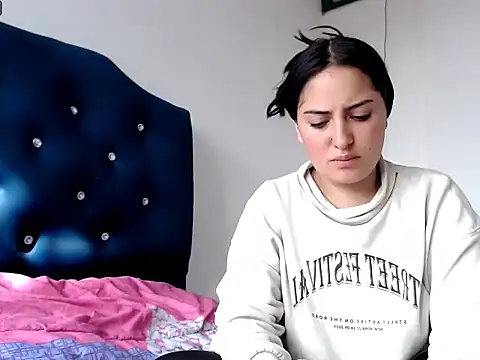 Snapshot of MisNicol chatting on 04/07/26, 01:02 MisNicol online show from 04/07/26, 01:02