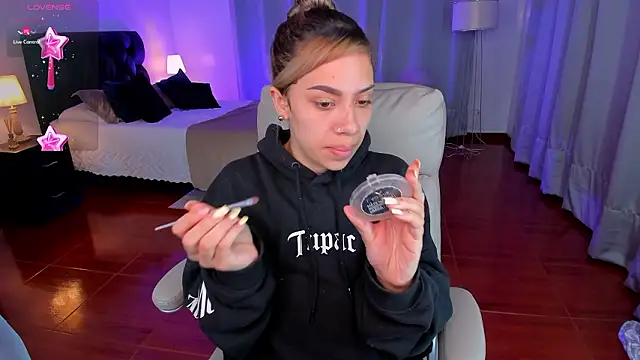 Zara Wolf  online show from 02/04/26, 11:16