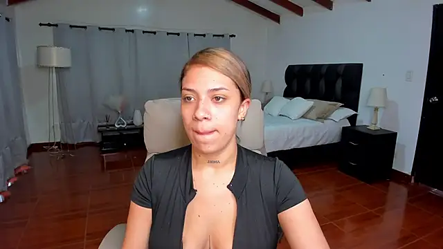 Zara Wolf  online show from 12/20/25, 12:08