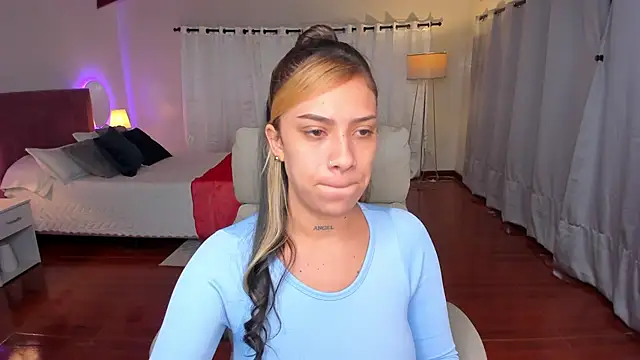 Zara Wolf  online show from 12/03/25, 11:20