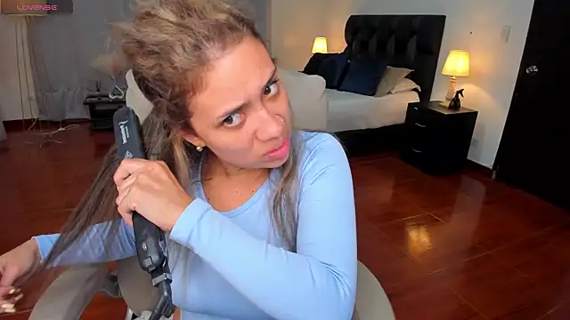 Zara Wolf  online show from 01/08/26, 11:27