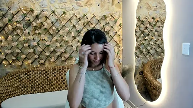 Snapshot of GoldenMusee_ chatting on 12/02/25, 07:26 GoldenMusee online show from 12/02/25, 07:26