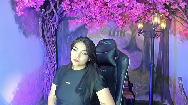 CurvyLunaX online show from 12/01/25, 09:15