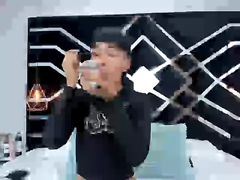 Snapshot of LittleNito chatting on 12/16/25, 12:42 LittleNito online show from 12/16/25, 12:42