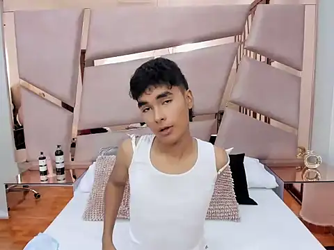 Snapshot of LittleNito chatting on 12/15/25, 08:03 LittleNito online show from 12/15/25, 08:03