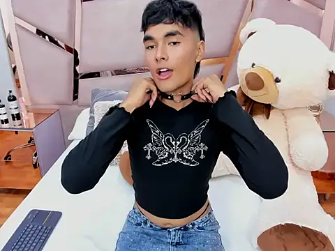 Snapshot of LittleNito chatting on 12/05/25, 08:06 LittleNito online show from 12/05/25, 08:06