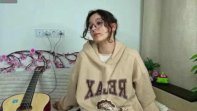 LinBeemon online show from 12/18/25, 04:22