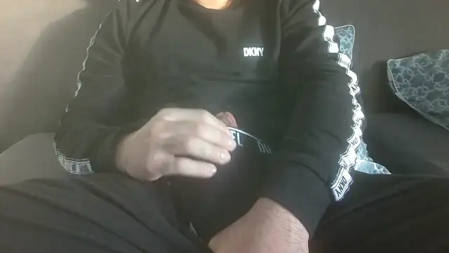 userre08 online show from 12/04/25, 02:27