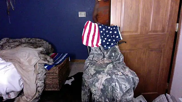 Snapshot of SpunRedneck chatting on 12/16/25, 10:52 SpunRedneck online show from 12/16/25, 10:52